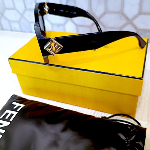The NEW FENDI FE40146I Diamonds FF Logo 40146 Black Gold Fashion Cat Sunglasses - Picture 12 of 16